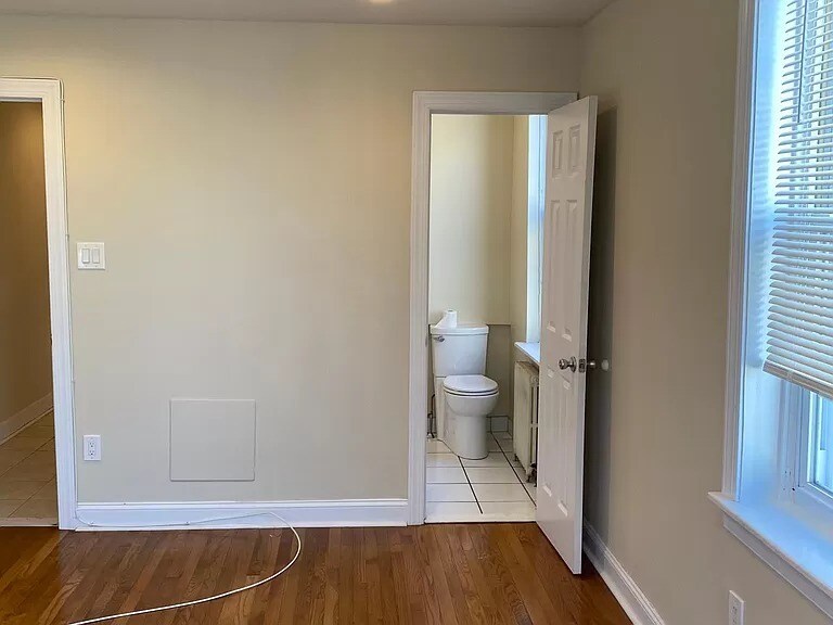 rear BR to bath - 1711 Mifflin St