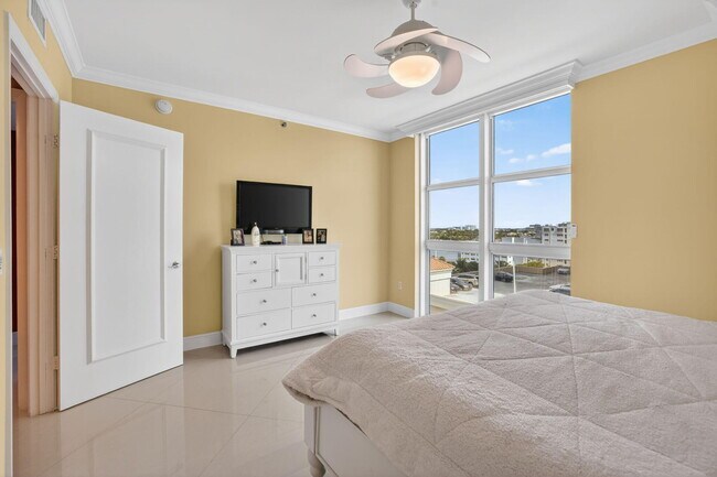 Building Photo - 101 S Fort Lauderdale Beach Blvd