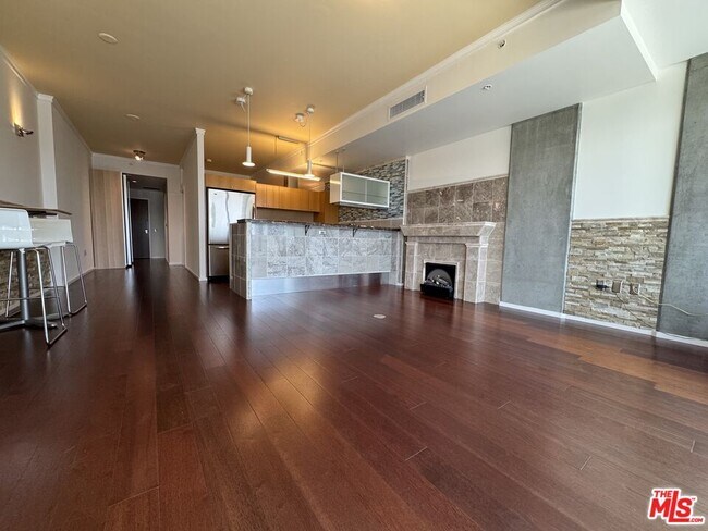 Building Photo - 1155 S Grand Ave