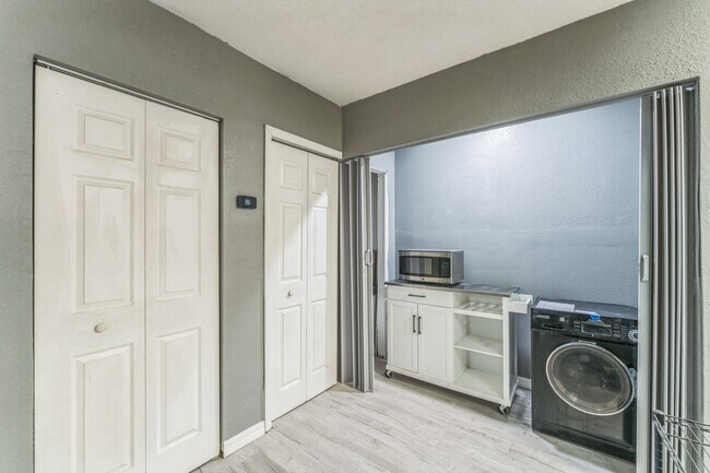 Building Photo - 465 Rio Grande Ln