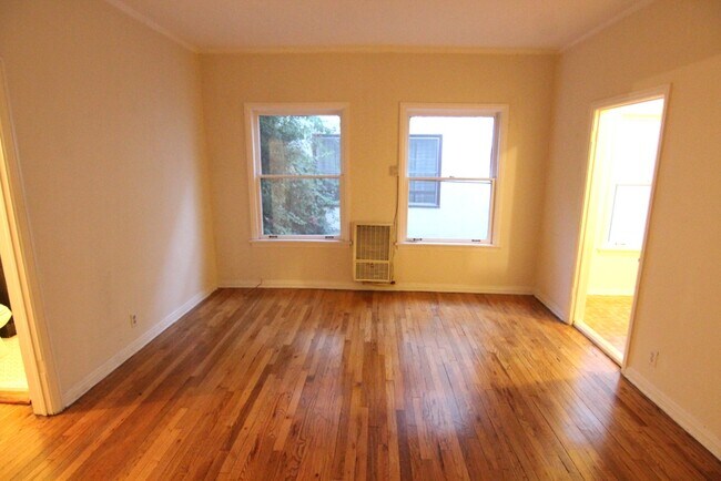 Building Photo - 846 Sanborn Ave