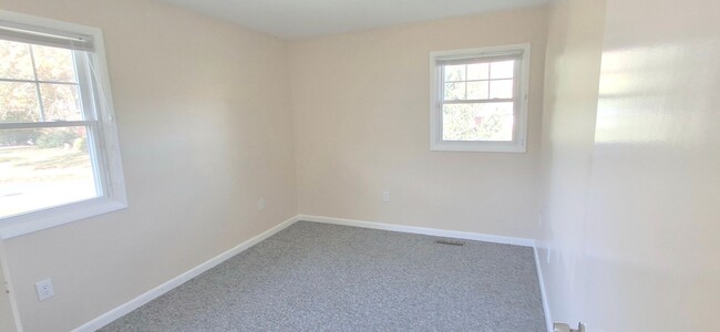 Building Photo - 3 Bedroom 2.5 Bathroom Available in Hummel...