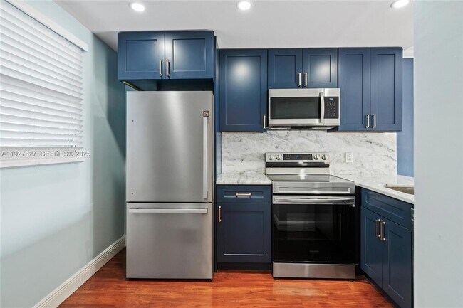 Building Photo - 116 Royal Pk Dr