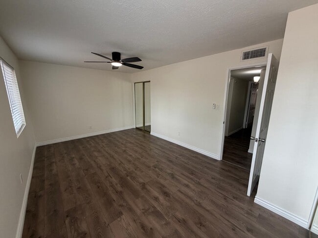 Building Photo - 1244 E Susan Ln