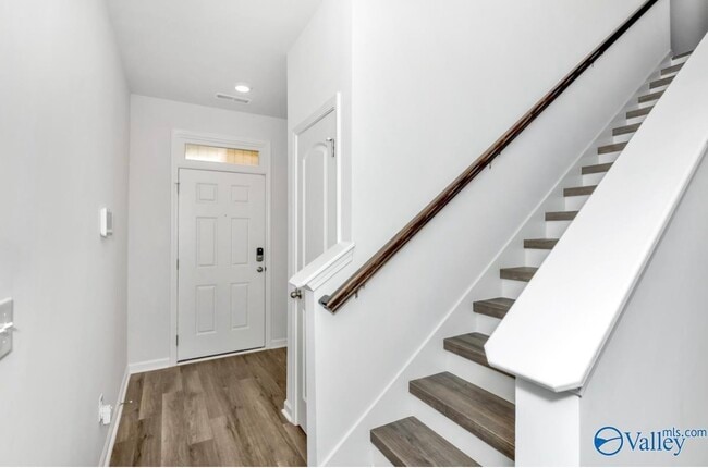 Building Photo - 217 Bay Pine Dr