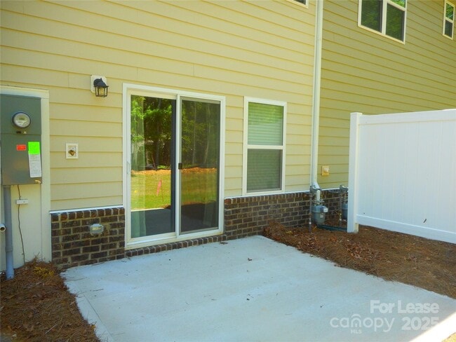 Building Photo - 2837 Aubrey St