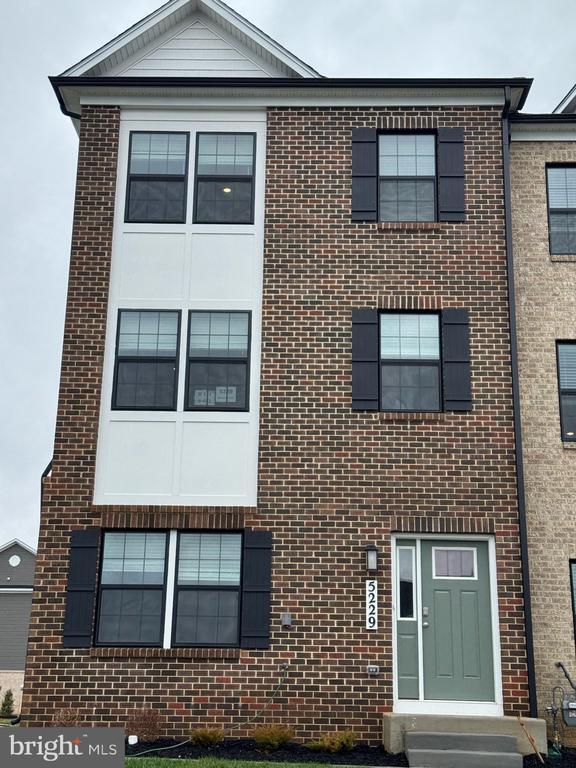 Building Photo - 5229 Manor Park Dr