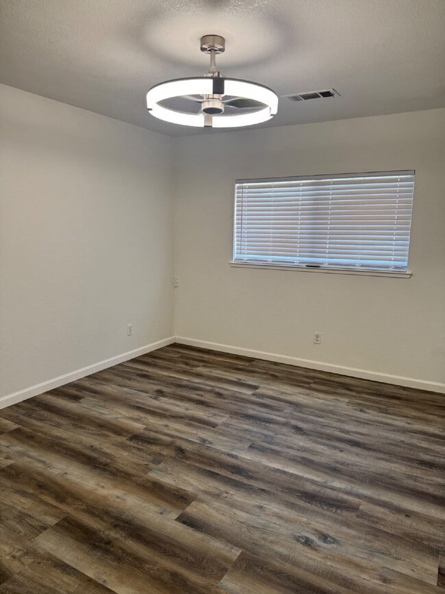 Building Photo - Welcome to this beautifully renovated 2-bedroom, 1.5-bathroom condo located in the highly desirab...