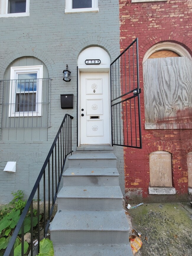 Primary Photo - 2509 McHenry St
