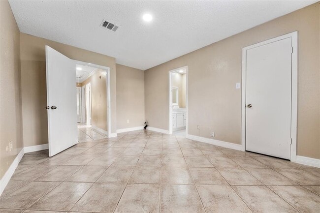 Building Photo - 6631 Villarreal Dr