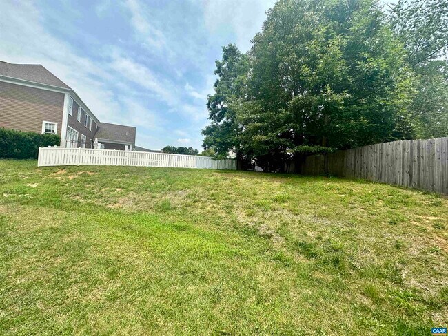 Building Photo - 252 Millstream Dr