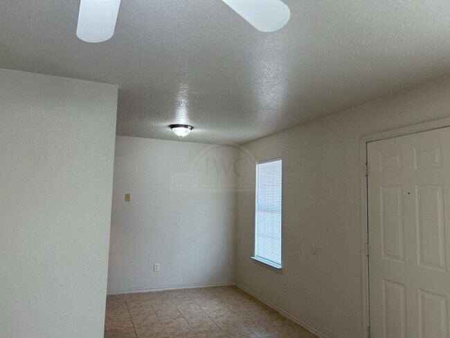 Building Photo - 1505 Dugger Cir