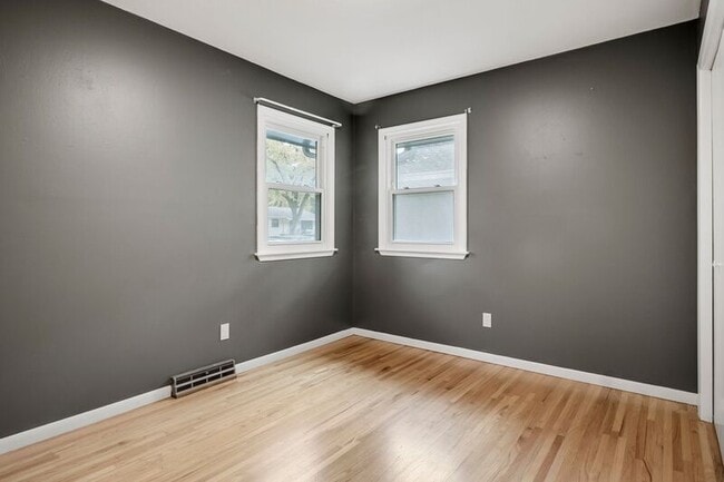 Building Photo - 6367 Zinnia Ln N