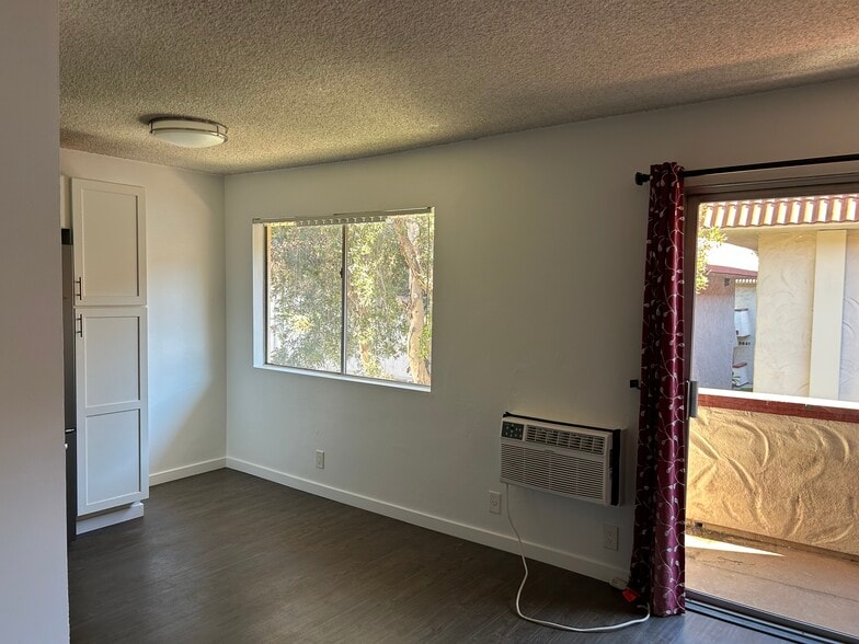 Dining Area - 8609 Lake Murray Blvd