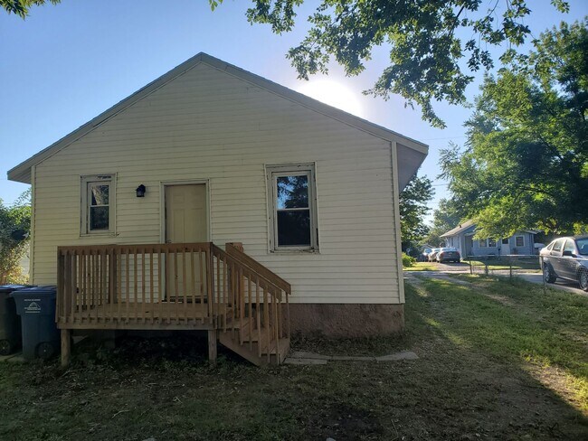 Building Photo - Adorable 2 bedroom, 1 bathroom home!
