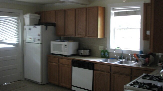 Building Photo - 308 E Boyd Dr