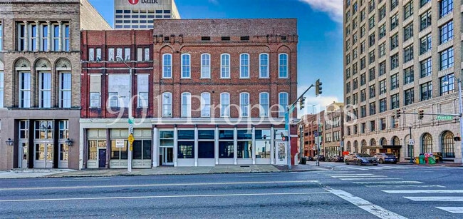 Building Photo - 66 S Front St