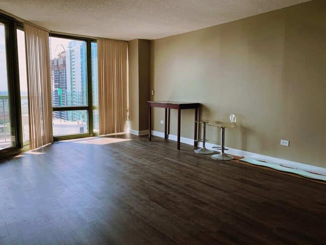 Building Photo - 111 W Maple St