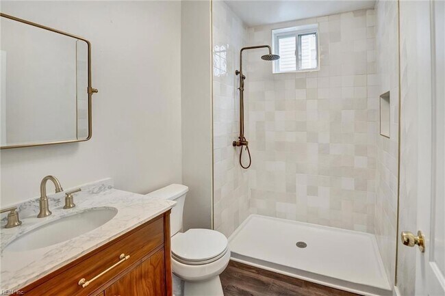 Building Photo - 412 W 29th St