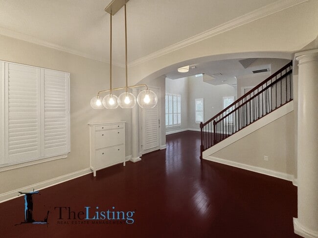 Building Photo - 827 Meridale Ave