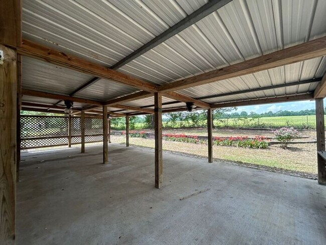 Building Photo - Lakeside Dream Home: Fully Remodeled 4BD/2BA Near Loop 323