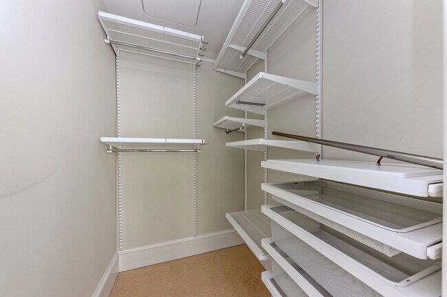 Building Photo - 690 Market St