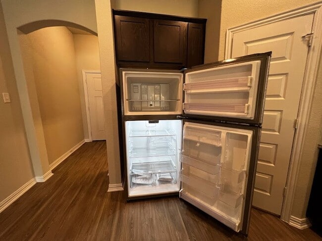 Building Photo - Spacious Single-Story Duplex with Upgraded Kitchen Appliances