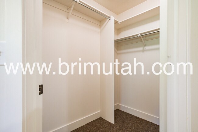 Building Photo - 1147 E Garfield Ave