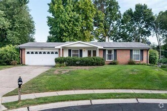 Building Photo - Fantastic 3bd/3ba home! Coming soon!