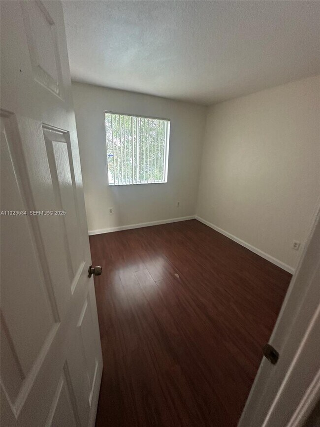 Building Photo - 2505 SE 14th Ave