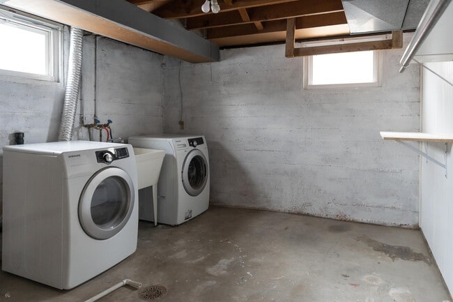 Building Photo - 15 S 400 W