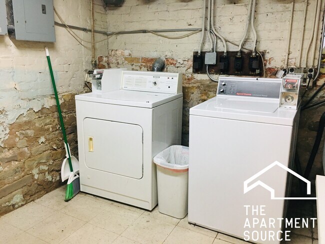 Building Photo - 3434 W Drummond Pl