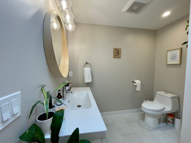 Building Photo - Charming 3Bed 2Bth Montavilla Neighborhood with Detached Additional Living Area and Backyard Grea...