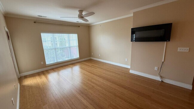 Building Photo - SPACIOUS 2-Bed, 2-Bath Condo WITH POOL, HO...
