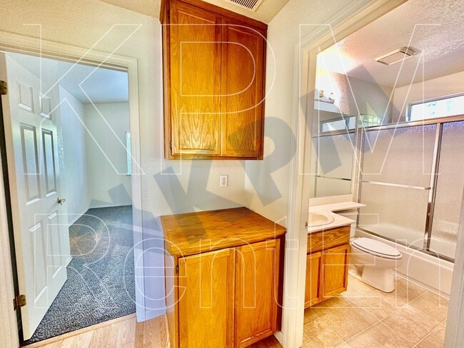 Building Photo - 3059 Carousel Cir