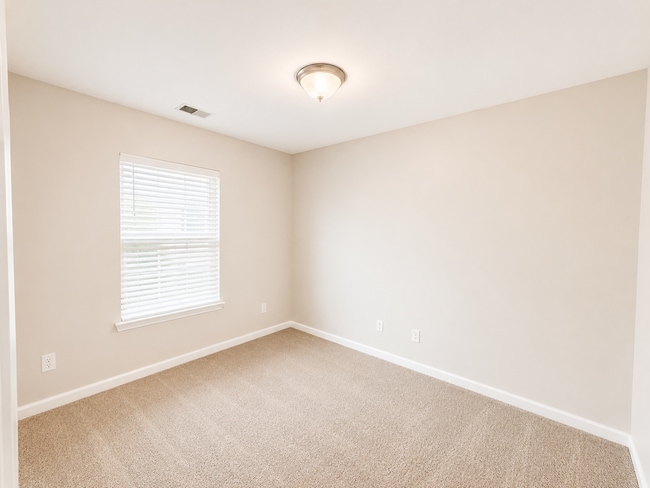 Building Photo - 240 Summer Hill Way