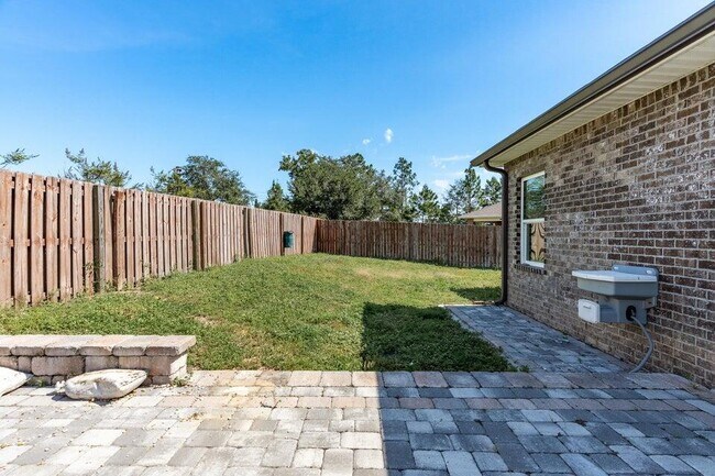 Building Photo - 303 Merlin Ct