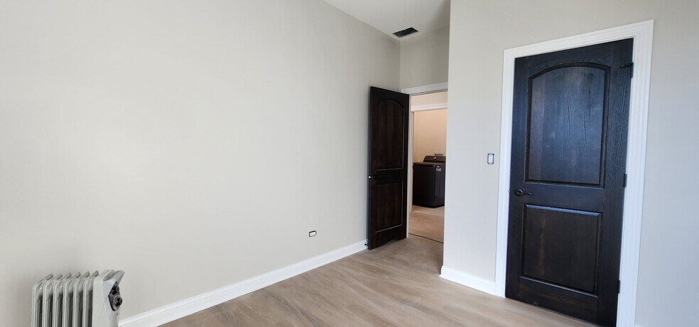 Building Photo - 2552 S Central Park Ave