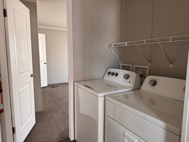 Building Photo - 5201 Chantelle Dr