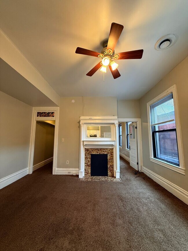 Building Photo - 1309 E Carson St