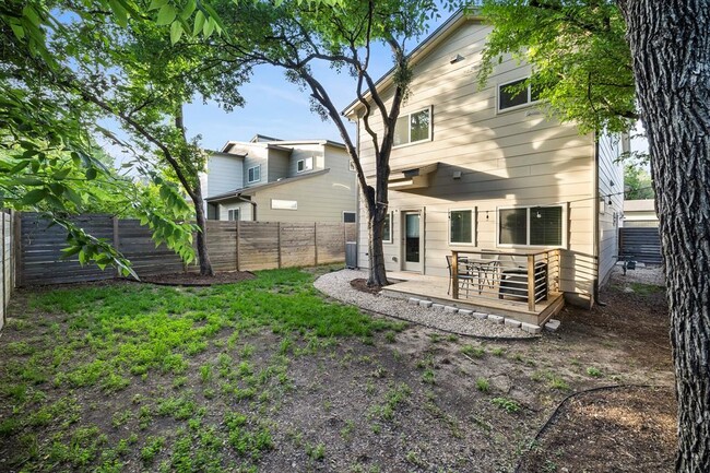 Building Photo - 6800 Menchaca Rd