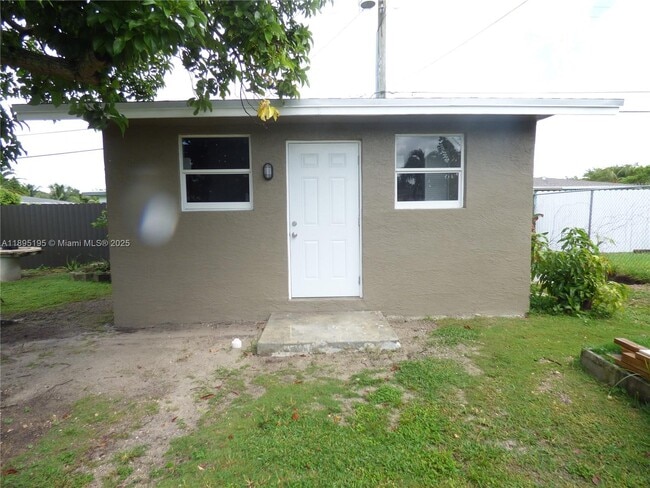 Primary Photo - 19121 NE Miami Ct