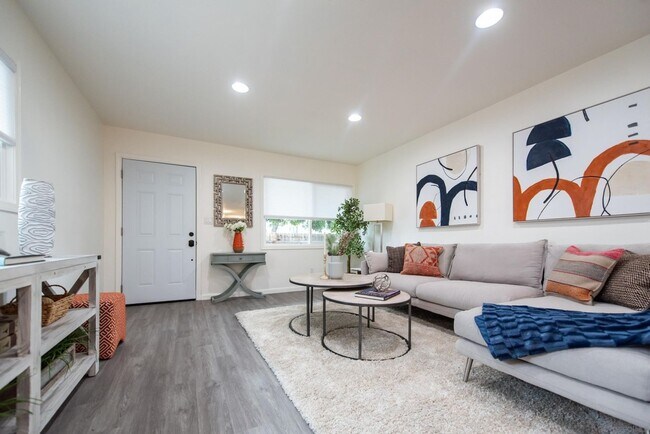 Building Photo - Van Dyke Triplex