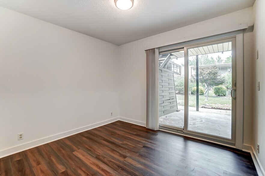 Building Photo - 2600 Park Rd