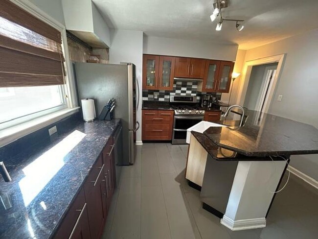 Building Photo - Nicely finished 2 bed 1 bath in lower Audu...