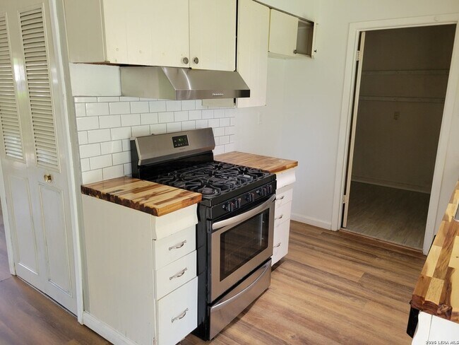 Building Photo - 5405 Borchers Dr