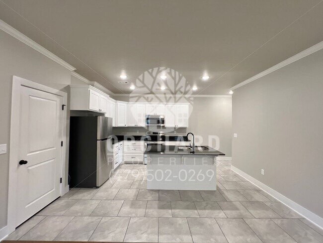 Building Photo - 591 Bradford Dr