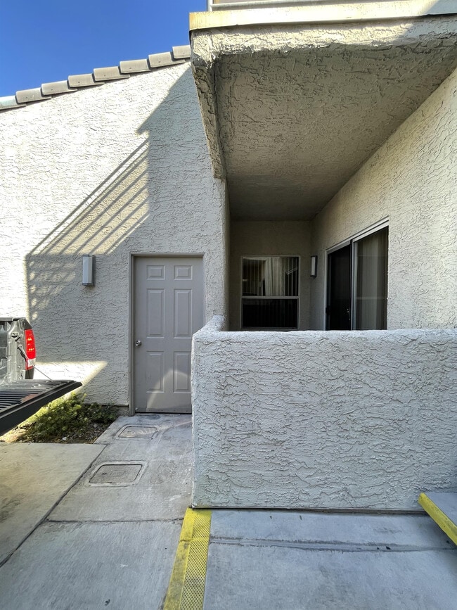 Building Photo - 6250 W Flamingo Rd