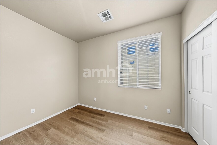 Building Photo - 10625 Mountain Stream Ct