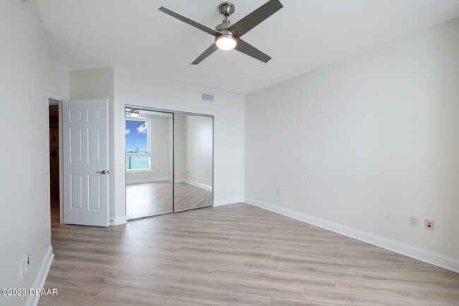 Building Photo - 241 Riverside Dr